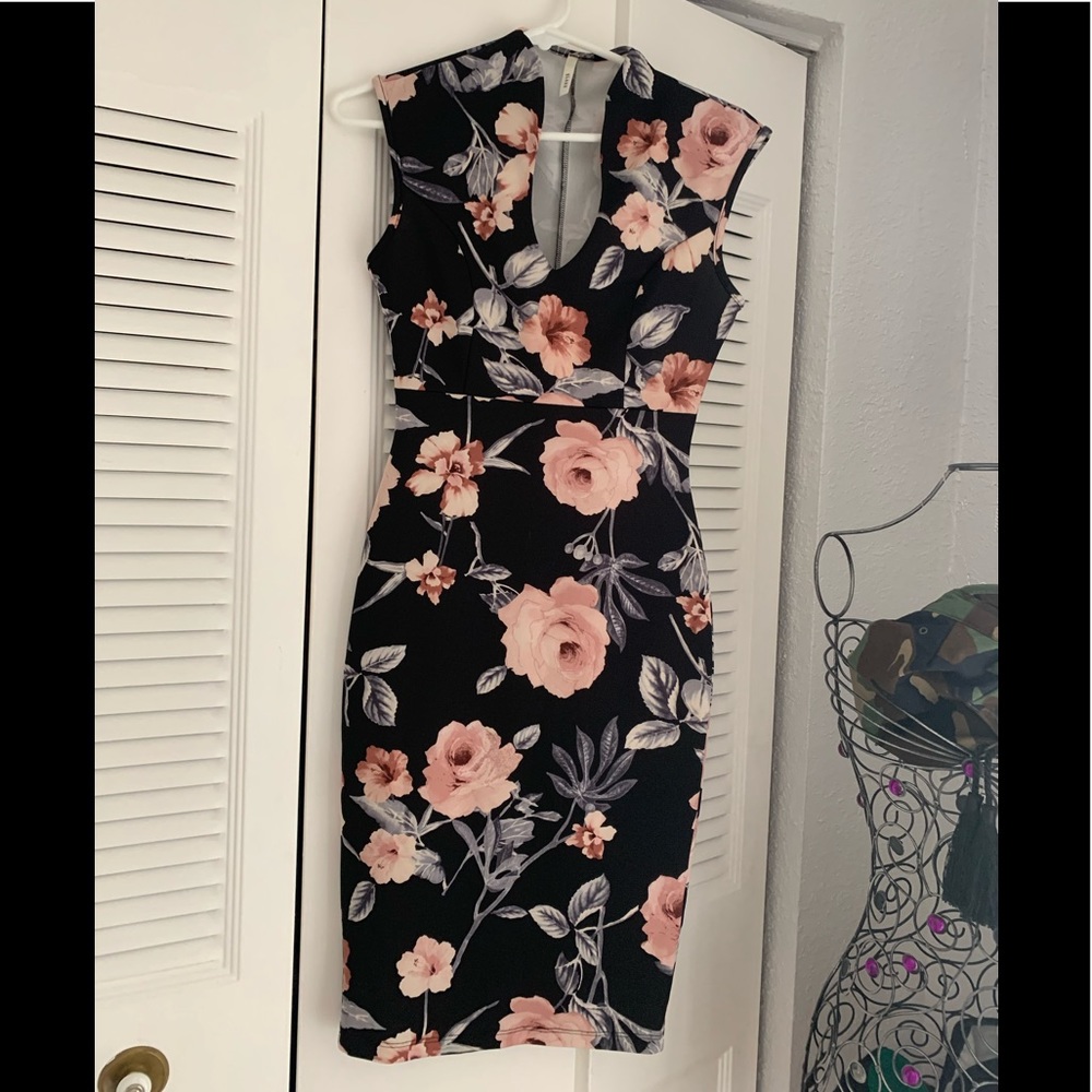 New Black dress with flowers Size L